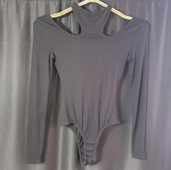 Ella Moss Rhoda Rib Cold Shoulder Bodysuit - Picture 5 of 8